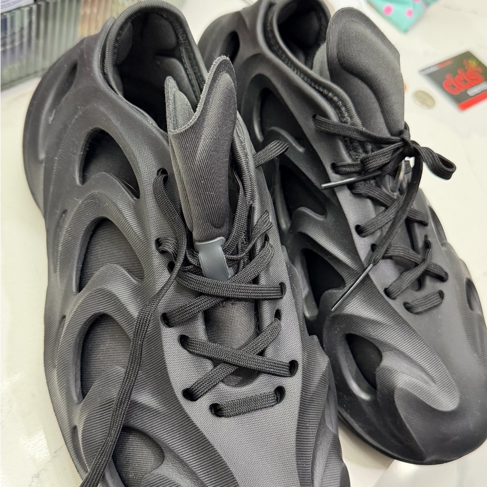 Black Carbon adidas adiFOM Q